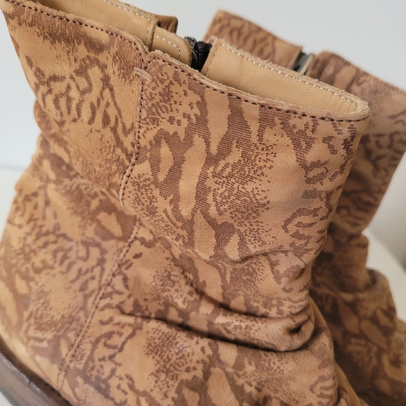JOHN VARVATOS Morrison Sharpei Snake-Skin Motif Leather Boot - Handmade in Italy - Picture 3 of 16
